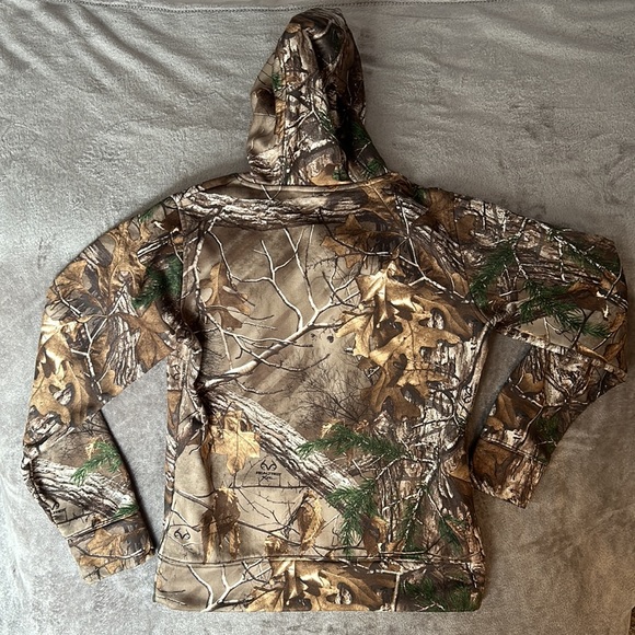Small Under Armour Realtree Camo sweatshirt - Picture 3 of 4